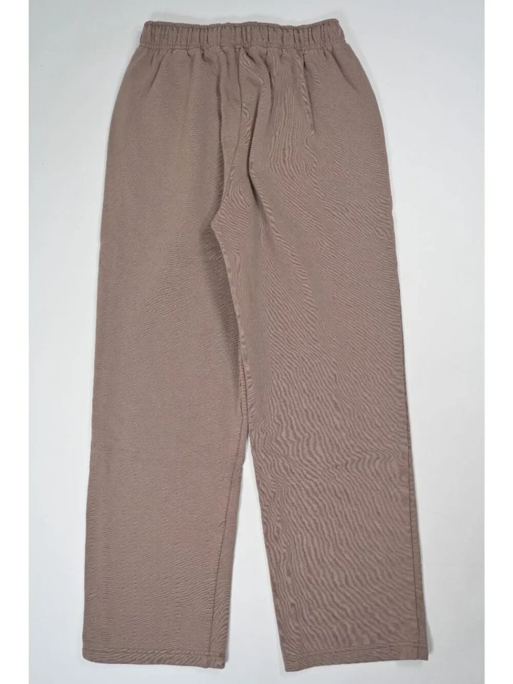 ALO Yoga Accolade Straight Leg Sweatpant in Mushroom